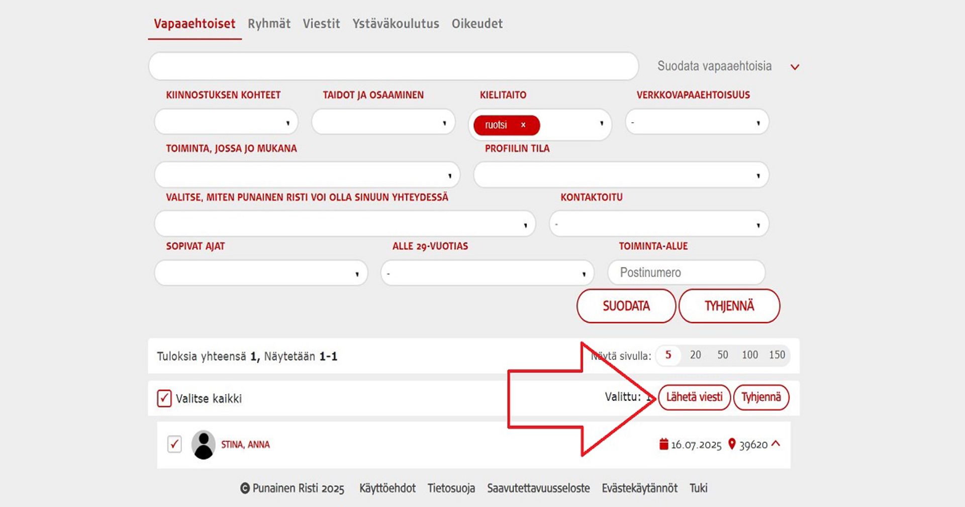 Kuvakaappaus Oma-järjestelmästä. Punainen nuoli näyttää, mitä tulee painaa, jos haluaa lähettää viestin suodatetuille vapaaehtoisille.