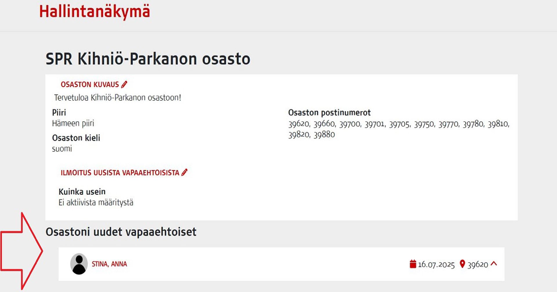 Kuvakaappaus Oma-järjestelmästä. Punainen nuoli osoittaa kohtaa, jossa osaston uudet vapaaehtoiset näkyvät listattuna.