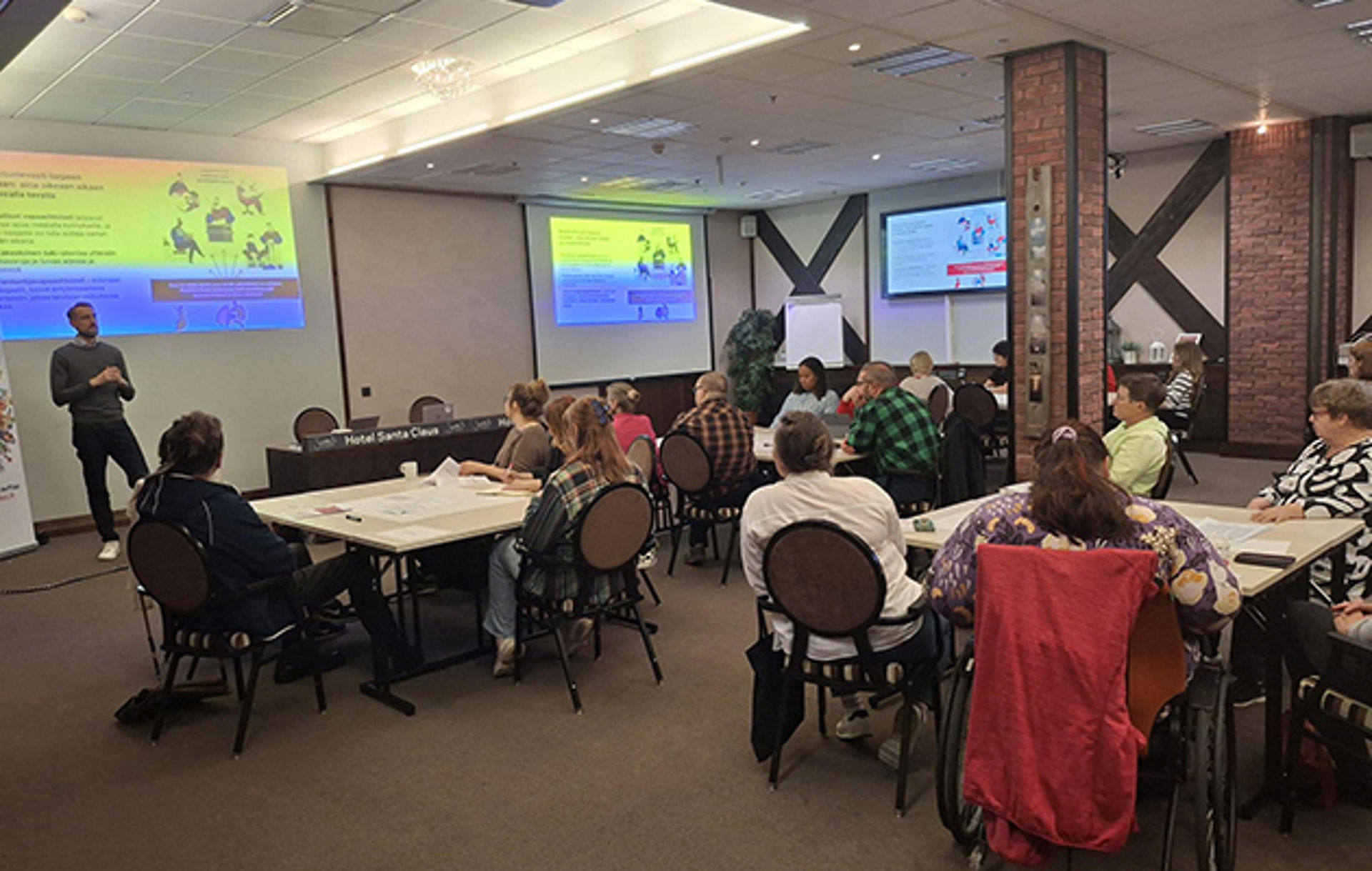 Punaisen Ristin pääsihteeri Eero Rämö vieraili vapaaehtoisten muutostyöpajassa Rovaniemellä.