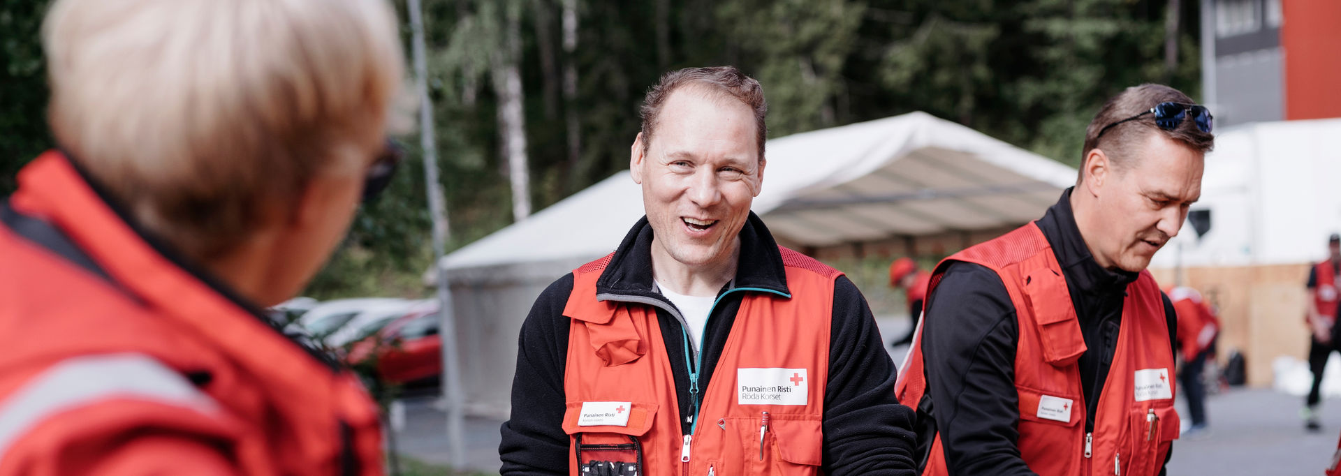 Punaisen Ristin vapaaehtoisia.