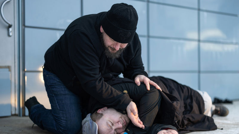 Voisitko sinä kouluttaa ensiapua päihteitä käyttäville ihmisille?