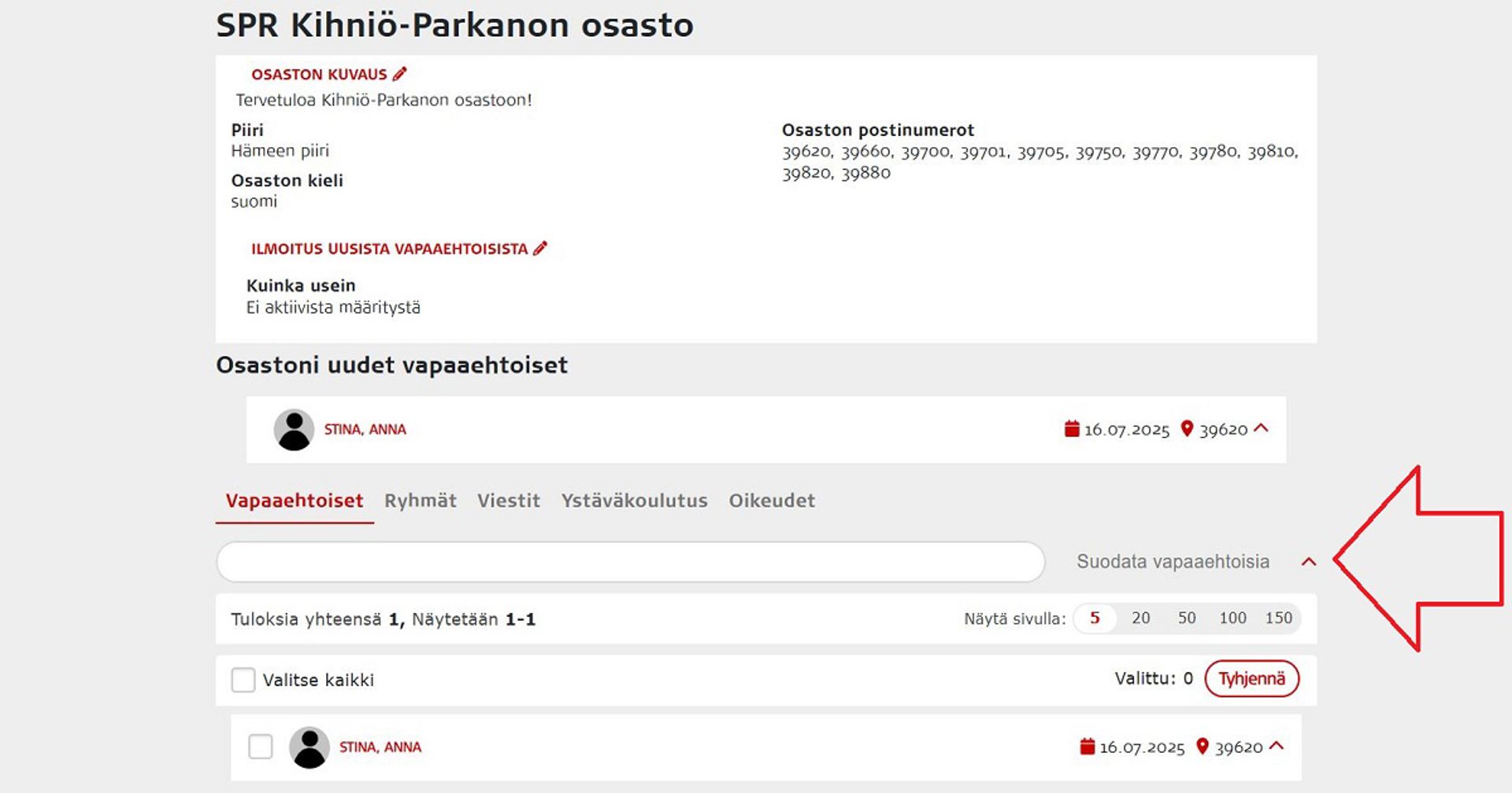 Kuvakaappaus Oma-järjestelmästä. Punainen nuoli osoittaa kohtaa, josta pääsee suodattamaan osaston vapaaehtoisia.