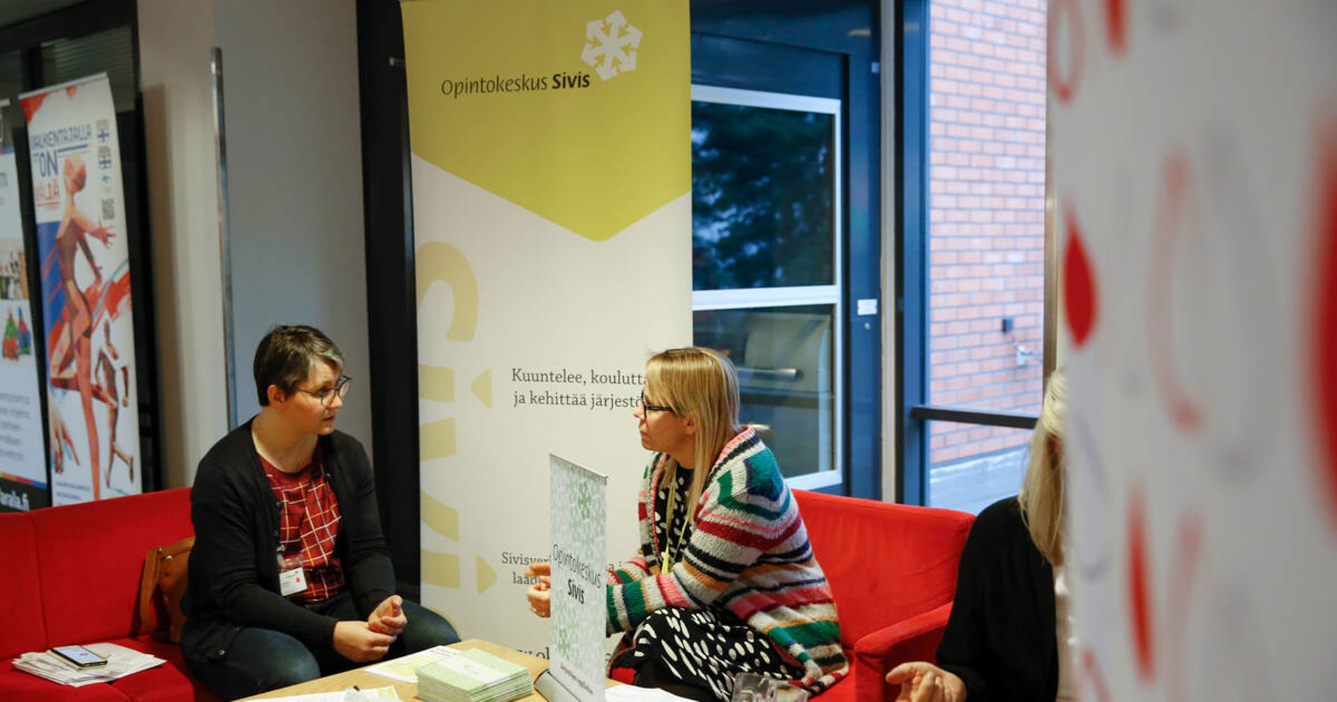 Opintokeskus Siviksen esittelypiste tapahtumassa.