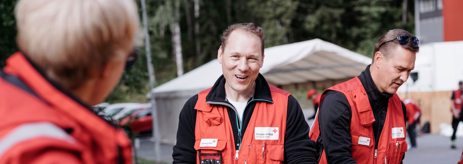 Punaisen Ristin vapaaehtoisia.