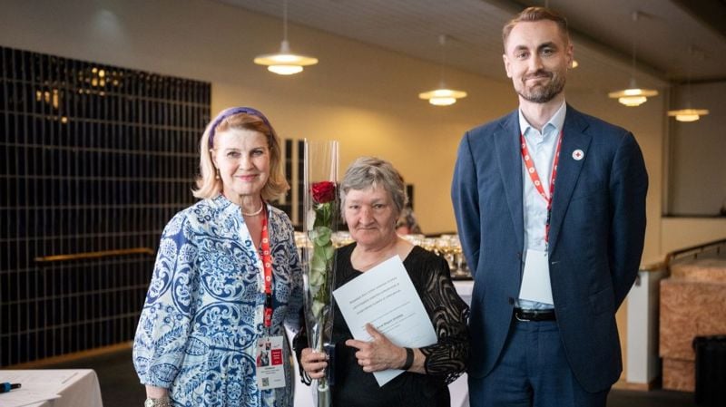 ”Jokaiselle löytyy oma paikka” – Anne-Maarit Hintikka rohkaisee mukaan vapaaehtoistoimintaan